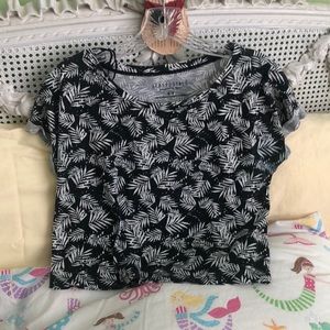Aeropostale crop top in black and white print